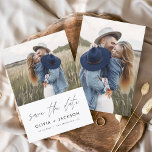 手書き文字白の日付写真を保存 セーブザデート<br><div class="desc">写真モダン日付のカー結婚ドを保存招待状を保存する白い手書きタイポグラフィとシックでシックなデザインシンプルを含む婚約写真の写真を追加できカスタマイズる白い背景に。</div>