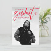 手書き赤いブラシスクリプト4写真の卒業 案内状 (スタンド正面)