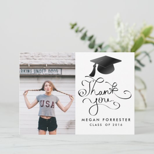 手書き黒い卒業の帽子は写真感謝していしています サンキューカード (スタンド正面)