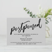 手書モダンきグレー延期結婚のカード 招待状 (スタンド正面)