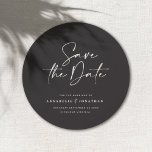手書モダンきタイポグラフィ結婚発表 セーブザデート<br><div class="desc">上品なモダンタイポグラフィはっきりした結婚式の日付カードを保存する。と、モダンタイポグラフィエレガントとバックストライプのデザイン。色は可能でカスタマイズす。</div>