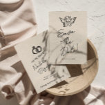 手書描レトロキュピ予測できなッ結婚ド セーブザデート<br><div class="desc">この&モダンレトロファンキーミニマル手描きウェディングSave The Dateテンプレートは素晴らしあなたのために。あなたもしかわいらしはカスタマイズ、結婚式の日を保存するエレガント日のテンプレートを保存する簡単とを探しているエレガントと非常に黒いとシックな黒いクリーミーな手結婚式の招待を保存します。黒の特徴を見るミニマルと白い背景に日付の手のはっきりしたタイポグラフィを保存し書、背中に手描きのヴィンテージのウェディングリング。そし得て愛の天使が彼のもしことを待って結婚いる。この結婚式スタイリッシュを取り上げ、日付を保存し、あなたの招待状を本当に婚約した作る。</div>