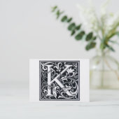 手紙"K"の木版画のWoodblockの装飾的なイニシャル 名刺 (スタンド正面)