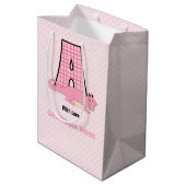手紙Aの女の子カスタムのためのピンクのワニ ミディアムペーパーバッグ (裏面アングル)