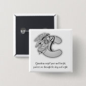 手紙Cの天使のモノグラムのアルファベット 缶バッジ (正面&裏面)