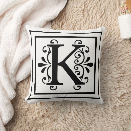 手紙Kのモノグラムの装飾用クッション クッション (ブランケット)