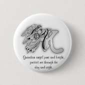 手紙Kの天使のモノグラムのアルファベットのイニシャル 缶バッジ (正面)