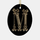 手紙Mの最初の円形の円によって形づけられるオーナメント セラミックオーナメント (右)