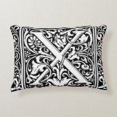 手紙X中世モノグラムアールヌーボー アクセントクッション (正面)