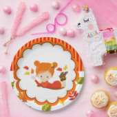 手絵を描秋愛らしい少女 ペーパープレート (パーティー)