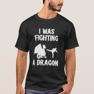手術の後ドラゴンと戦ってたんだ。 Tシャツ