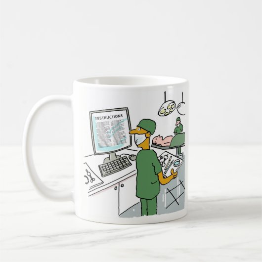 手術前にアジア外科医が指示をチェック コーヒーマグカップ (左)