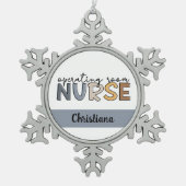 手術室パーソナライズされたナース又はナース スノーフレークピューターオーナメント (正面)