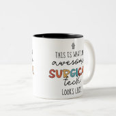 手術技術士おもしろいの手術または技術ギフト ツートーンマグカップ (正面右)