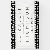 手足の形，白黒の結婚模様 横断幕 (縦)