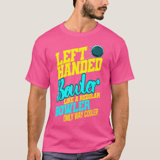 手離れ渡しボウリングをする人、 クリケットの投手ボールのユーモアボーリングストライカー Tシャツ