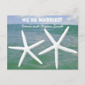 手頃なビーチをテーマにした結婚式後のお祝い インビテーションポストカード (正面)