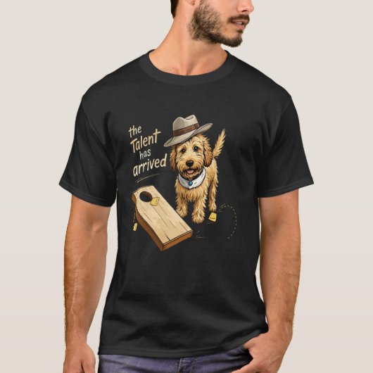才能がやってきた 面白いコーンホール ゴールデンドゥードル Tシャツ (正面)