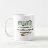 才能豊かな孫のYiaYia コーヒーマグカップ (左)