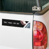 "打たないで下さい… 私達の車" バンパーステッカー (トラック上)