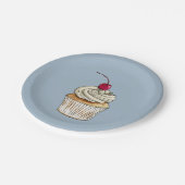 打たれたクリームおよびさくらんぼが付いている水彩画のカップケーキ ペーパープレート (アングル)