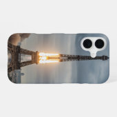 打ちあがってしまうエッフェル塔 iPhone 16ケース (裏面横)