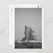 打ち上げ台の宇宙シャトル（白黒） ポストカード (正面/裏面)