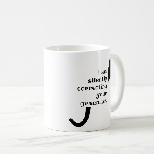 批判する猫が黙々と文法を修正 コーヒーマグカップ (正面右)