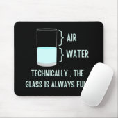 技術的には、ガラスは常に満杯です マウスパッド (マウス)
