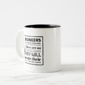 技術者は問題を解決するのが好きです ツートーンマグカップ (正面左)