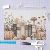 抑えた色の秋のカボチャと本 薄葉紙 (クラフト)