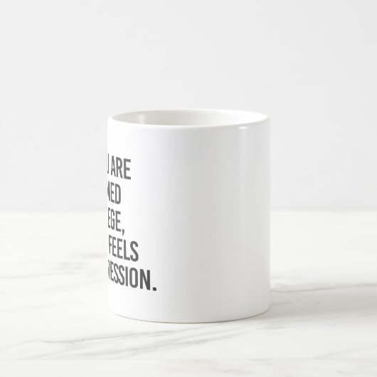 抑圧感じのような平等 コーヒーマグカップ (中央)