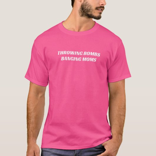 投げ爆弾でモムズ・フットボールを叩く Tシャツ (正面)
