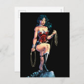 投げ疑問に思縄を岩の上に握る女性 ポストカード (正面/裏面)