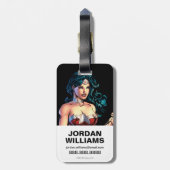 投げ疑問に思縄を岩の上に握る女性 ラゲッジタグ (裏面縦)