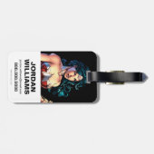 投げ疑問に思縄を岩の上に握る女性 ラゲッジタグ (裏面横)