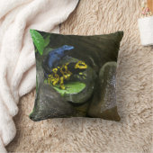 投げ矢のカエルの相棒 クッション (ブランケット)