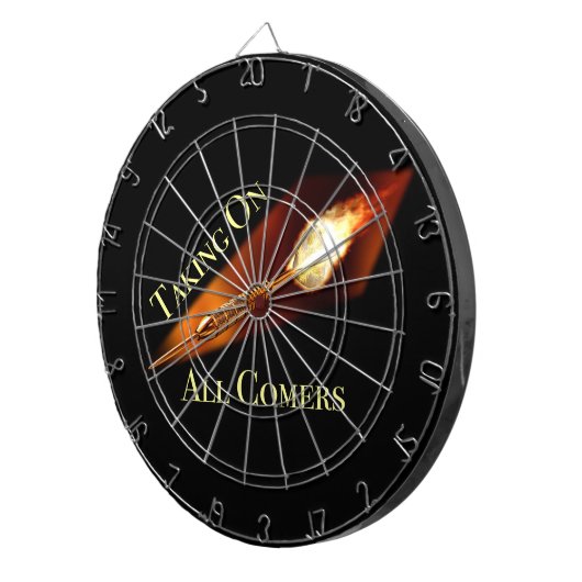 投げ矢はすべての参加者の取得に挑みます ダーツボード (正面右)