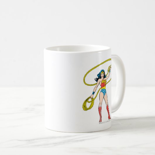 投疑問に思げ縄で立つ女性 コーヒーマグカップ (正面右)