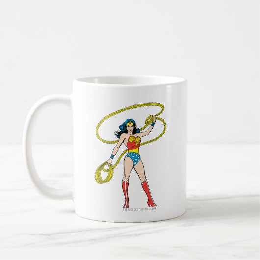 投疑問に思げ縄で立つ女性 コーヒーマグカップ (左)