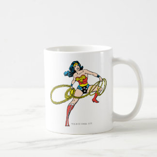 投疑問に思げ縄を右にスイングする女性 コーヒーマグカップ
