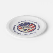 投票の愛国的自由バッジを使用する ペーパープレート (アングル)