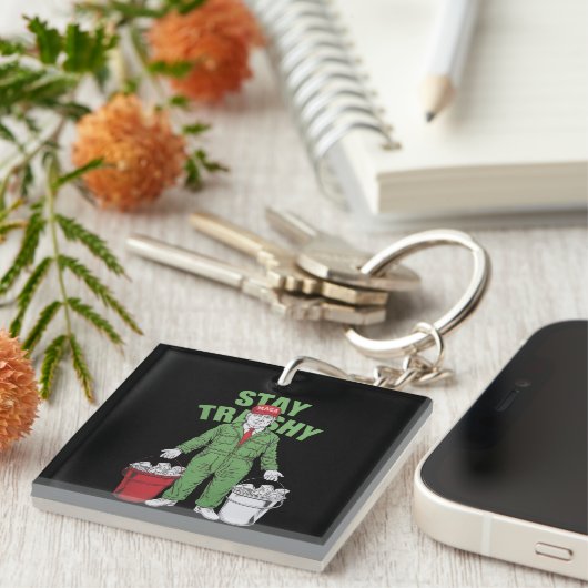 投票トランプごみ男の滞在トラシー2024選挙 キーホルダー (正面右)