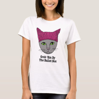 投票箱の子猫によってそれらをつかんで下さい Tシャツ