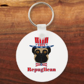 投票rePUGlican おもしろい Pug in赤白青帽子 キーホルダー (正面)