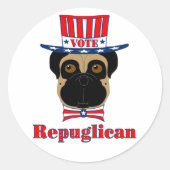 投票rePUGlican おもしろい Pug in赤白青帽子 ラウンドシール (正面)