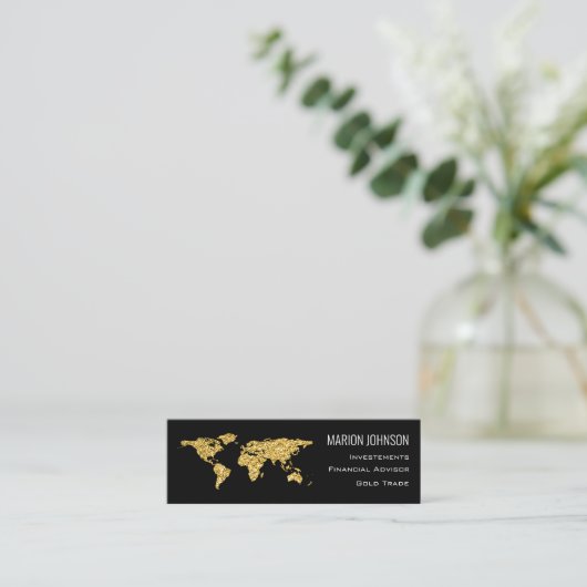 投資ファイナンスアドバイザーのアナリストの世界地図金ゴールド スキニー名刺 (スタンド正面)
