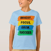 投資、フォーカス、成長、成功のスローガンやる気を起こさせる Tシャツ (正面)