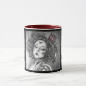 折られた美しいのマグによって壊される人形のマグのカーニバルのマグ マグカップ (中央)