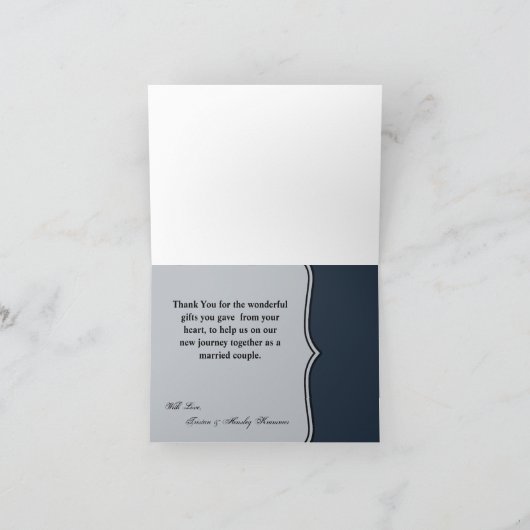 折り畳まれたサンキューカード白いフローラの花が暗い サンキューカード (内部)